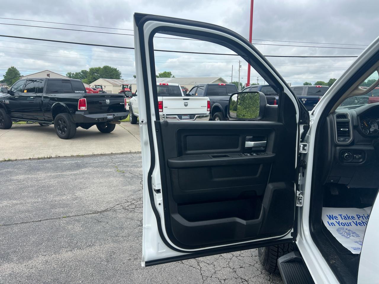 RAM 2500 Tradesman 4x4 Crew Cab 6'4" Box 2019