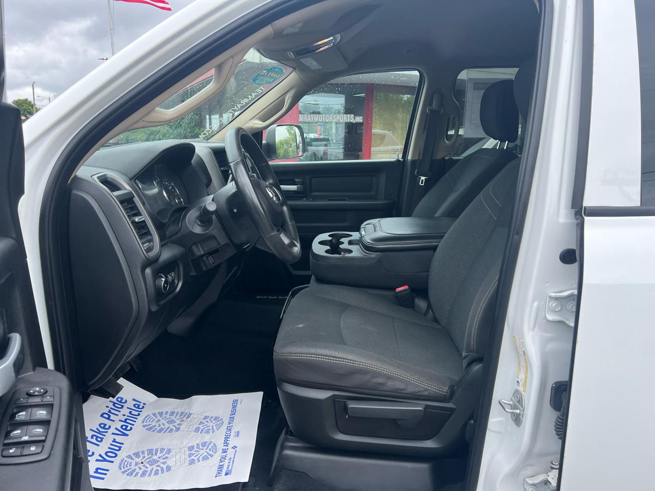 RAM 2500 Tradesman 4x4 Crew Cab 6'4" Box 2019