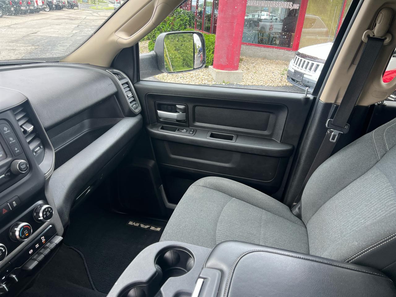 RAM 2500 Tradesman 4x4 Crew Cab 6'4" Box 2019