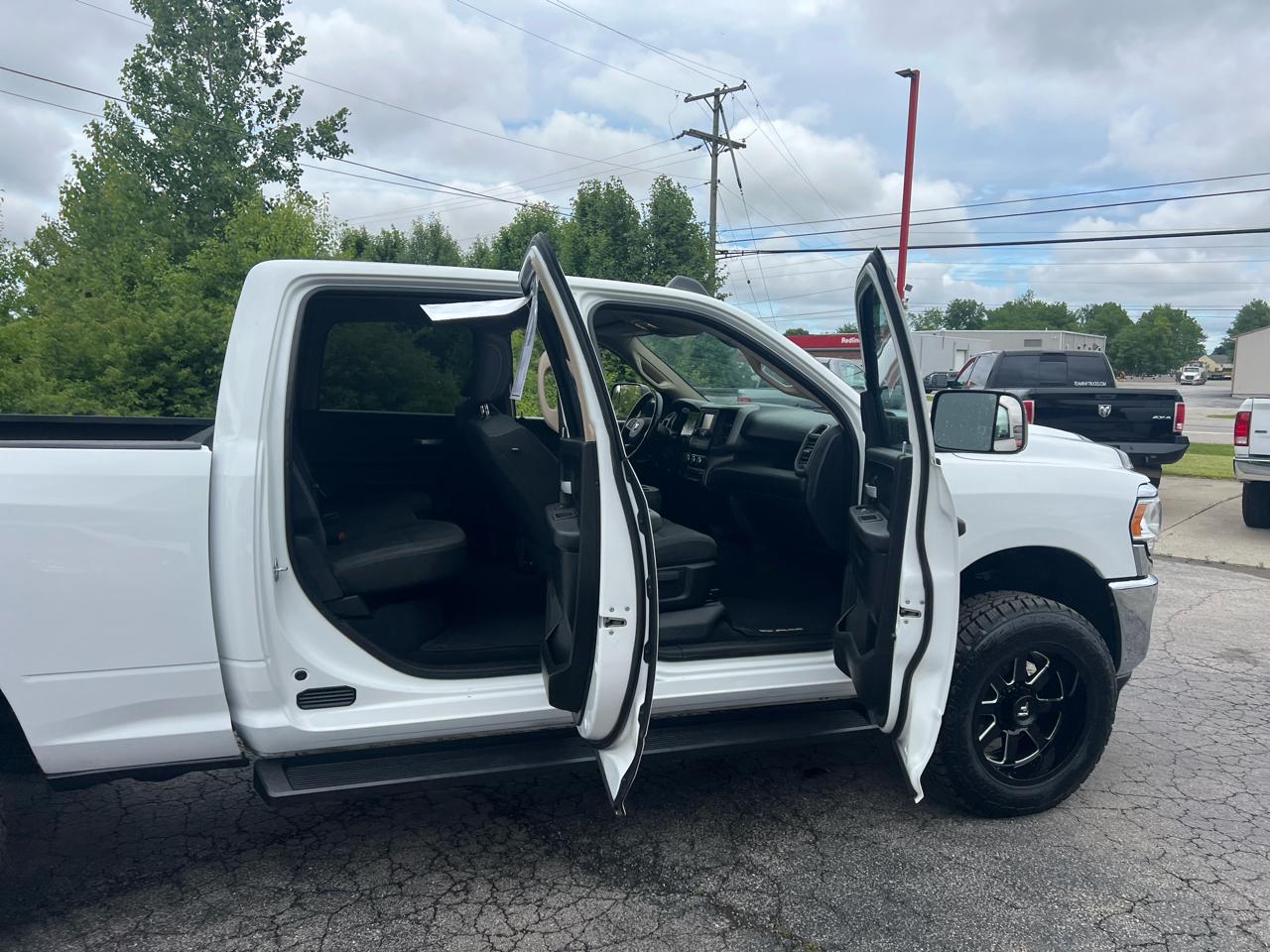 RAM 2500 Tradesman 4x4 Crew Cab 6'4" Box 2019