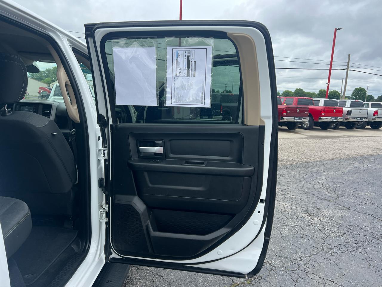 RAM 2500 Tradesman 4x4 Crew Cab 6'4" Box 2019