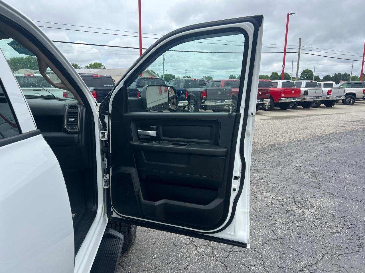 RAM 2500 Tradesman 4x4 Crew Cab 6'4" Box 2019