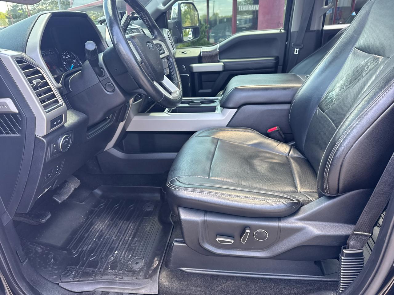 Ford Super Duty F-250 SRW Lariat 4WD Crew Cab 6.75' Box 2017
