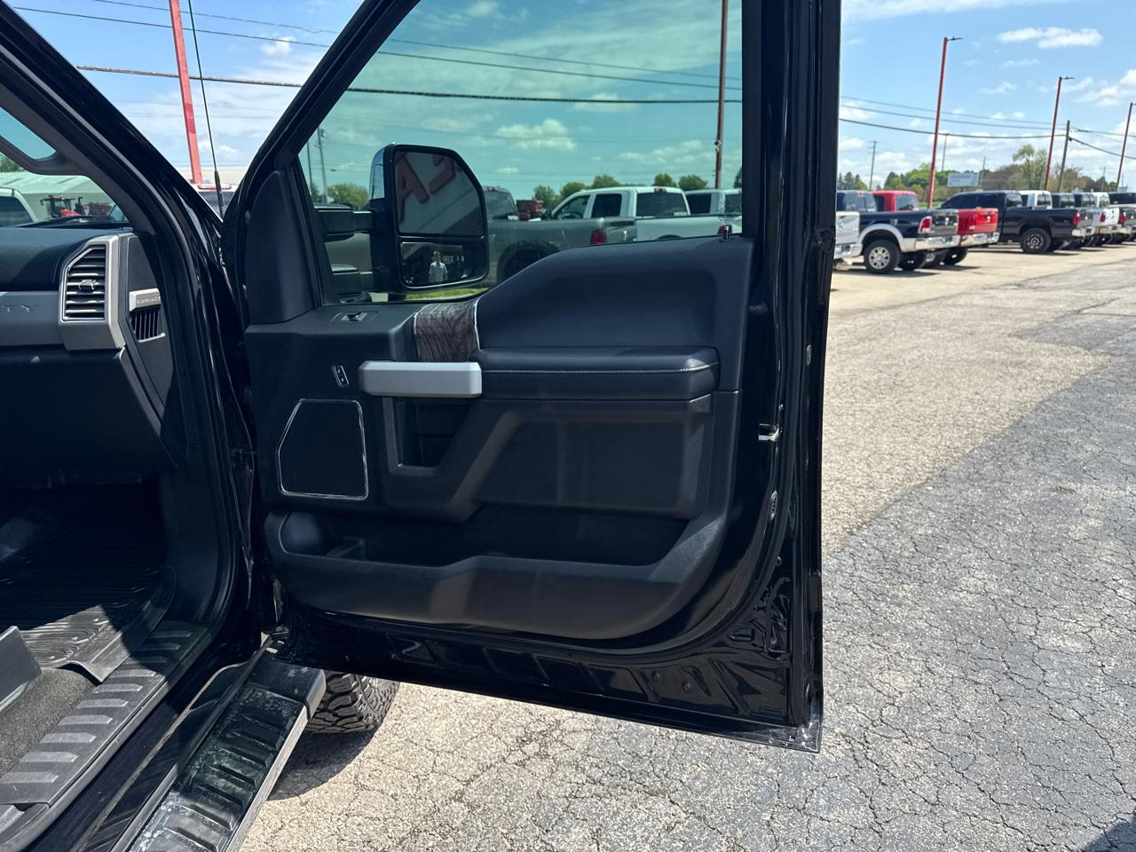 Ford Super Duty F-250 SRW Lariat 4WD Crew Cab 6.75' Box 2017