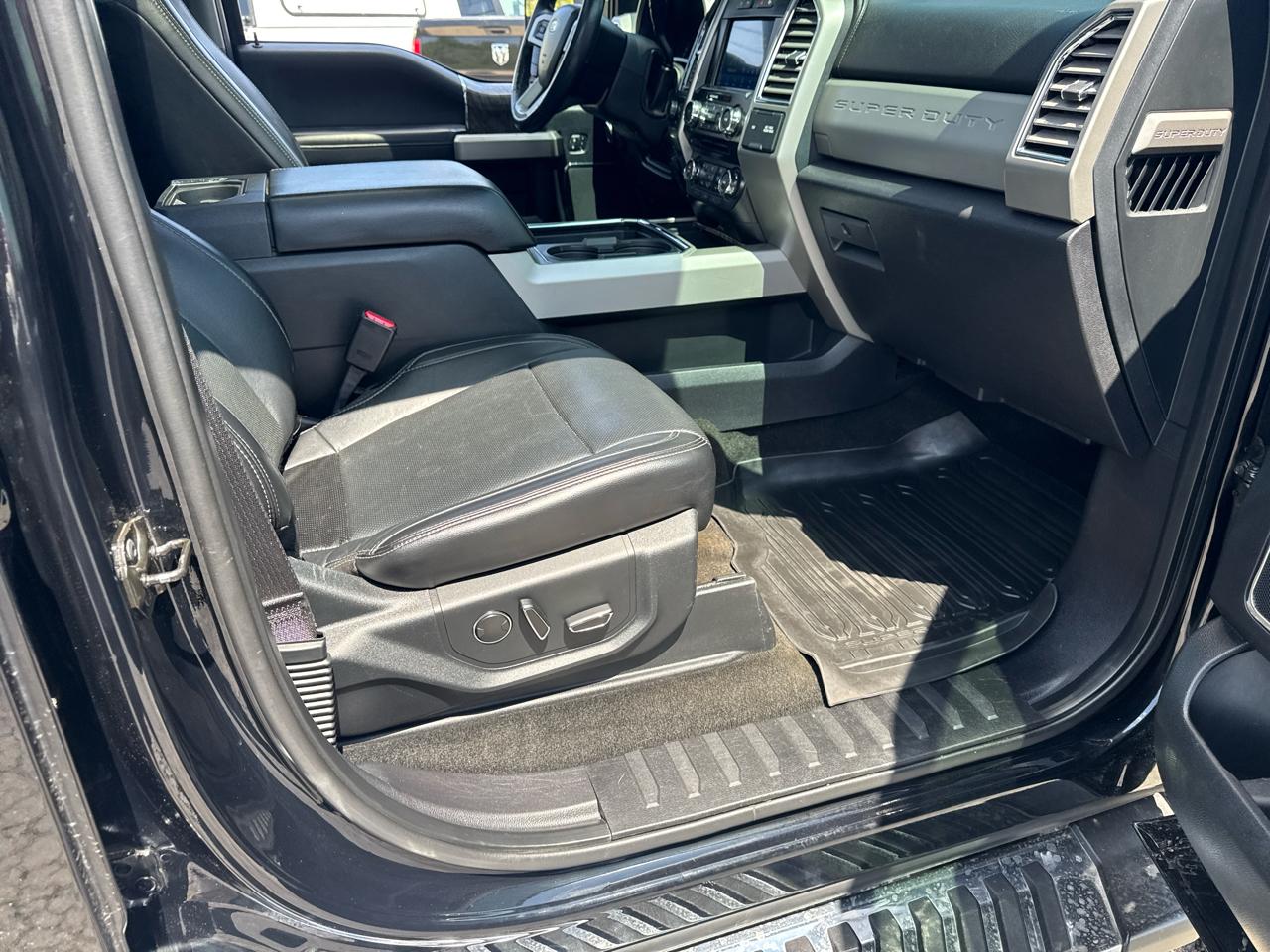 Ford Super Duty F-250 SRW Lariat 4WD Crew Cab 6.75' Box 2017