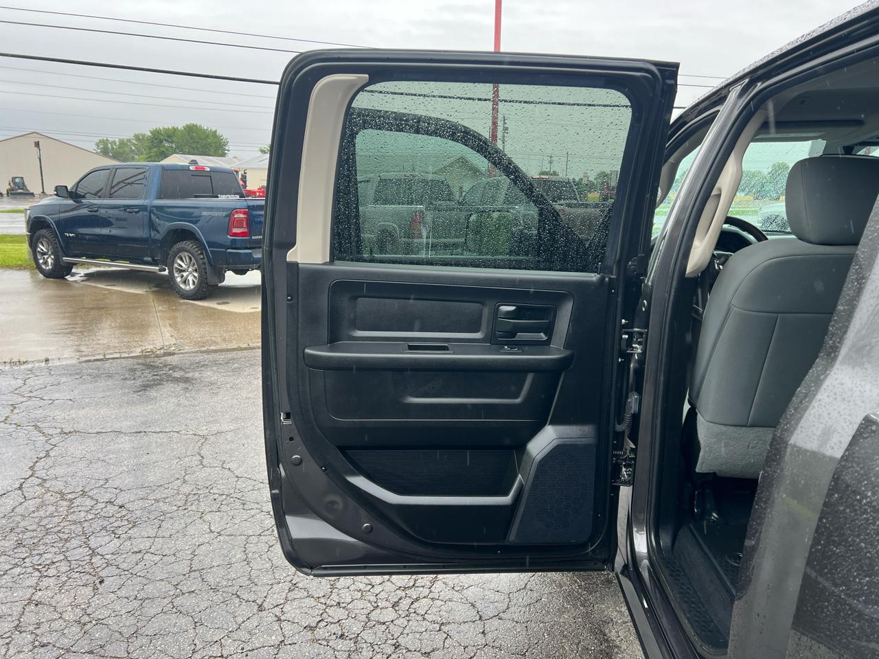 RAM 3500 Tradesman 4x4 Crew Cab 6'4" Box 2018