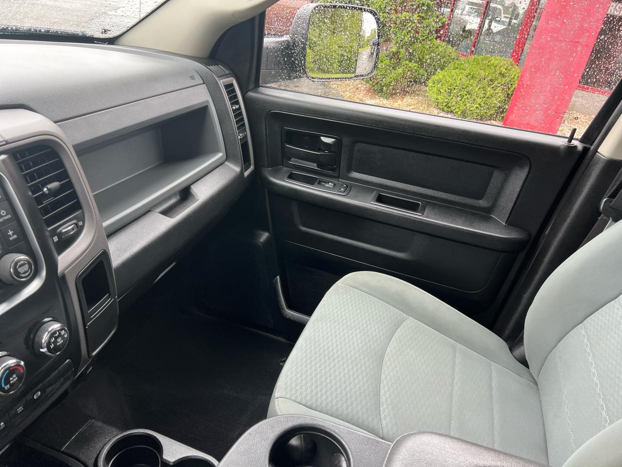 RAM 3500 Tradesman 4x4 Crew Cab 6'4" Box 2018