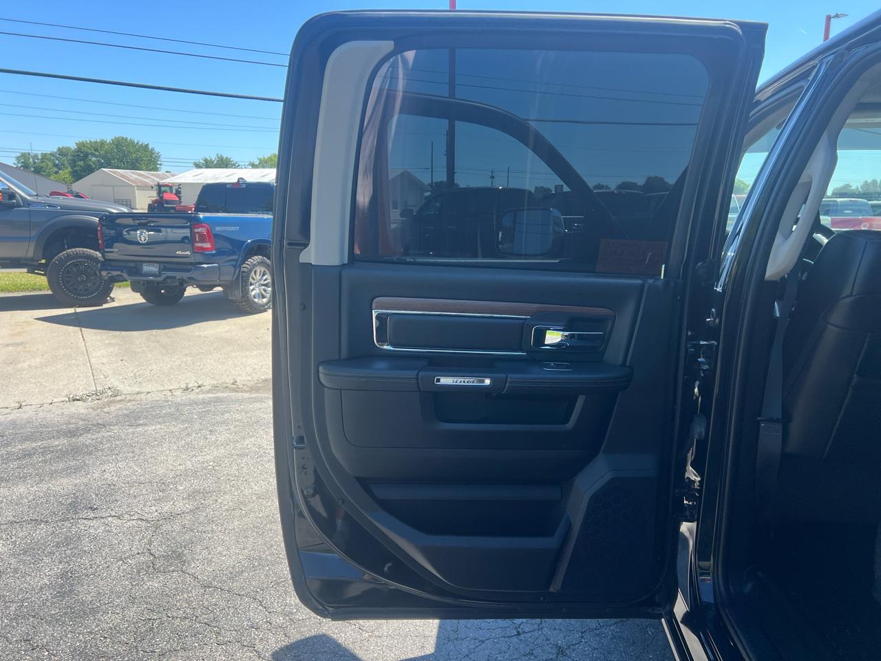 RAM 2500 4WD Mega Cab 160.5" Laramie 2014