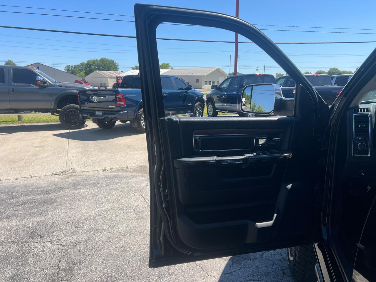 RAM 2500 4WD Mega Cab 160.5" Laramie 2014