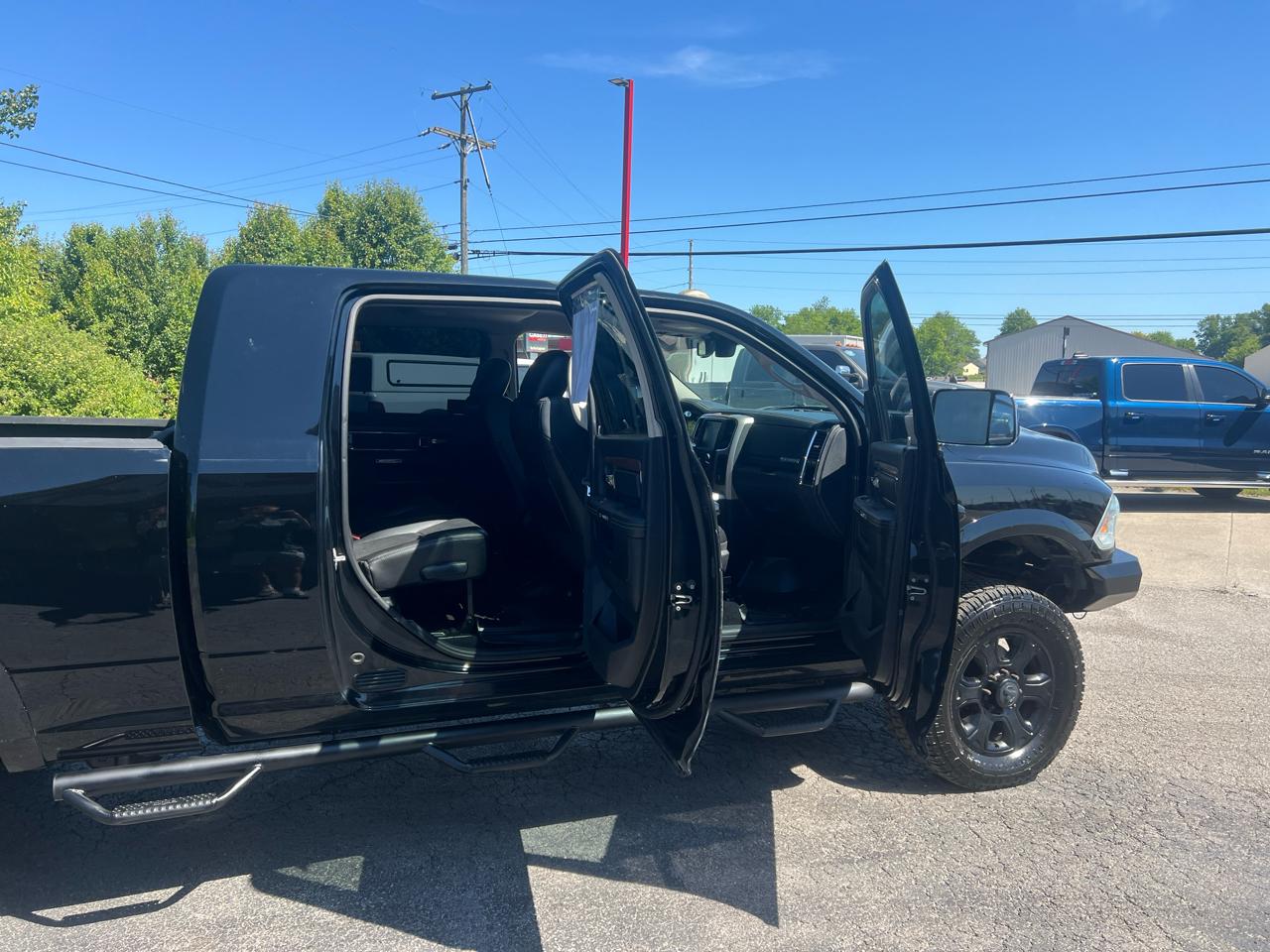 RAM 2500 4WD Mega Cab 160.5" Laramie 2014