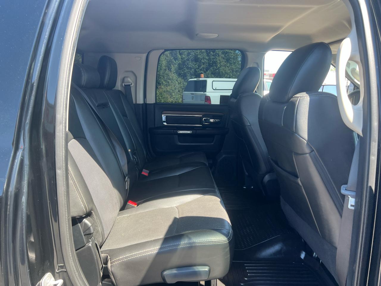 RAM 2500 4WD Mega Cab 160.5" Laramie 2014