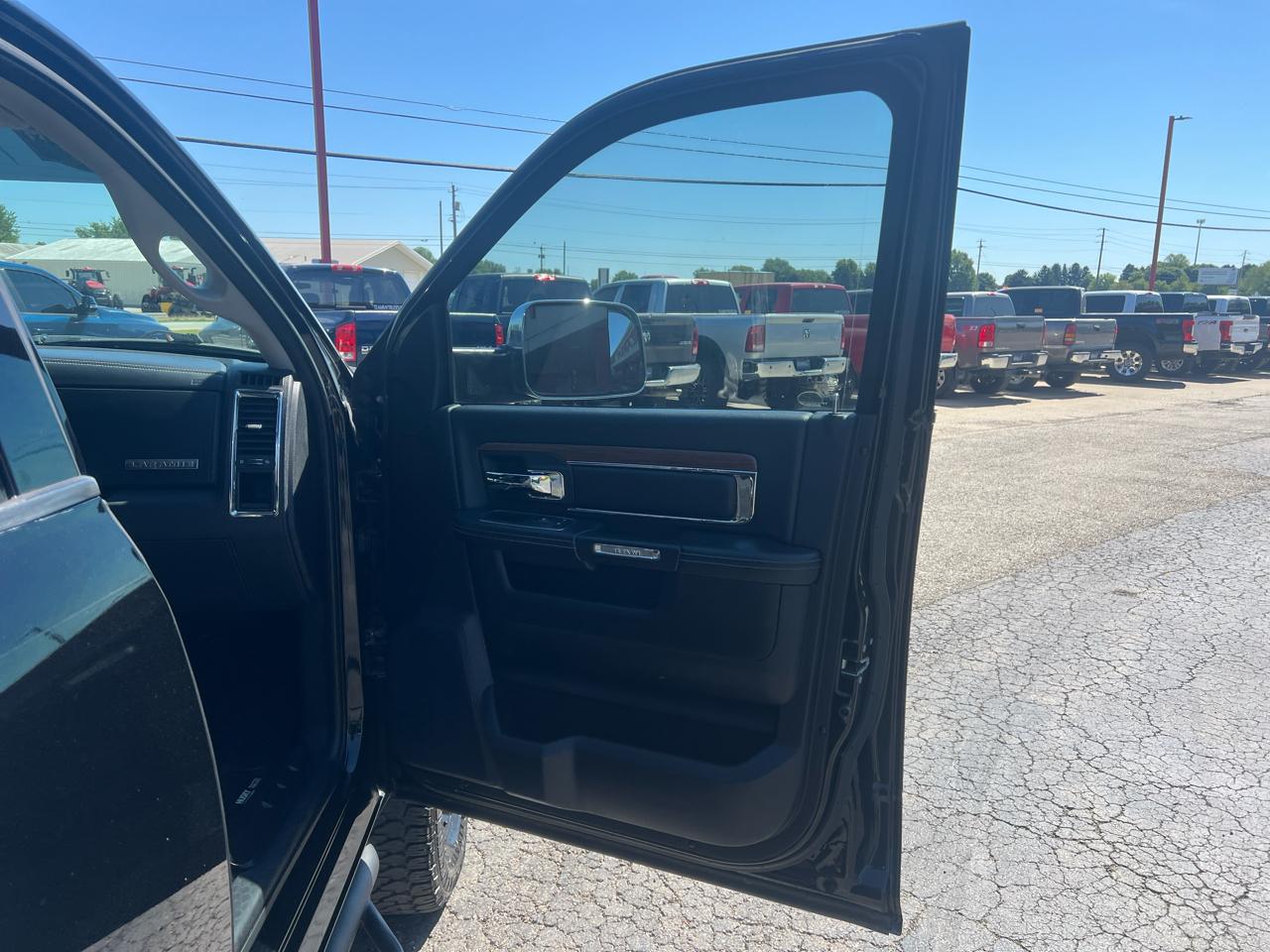 RAM 2500 4WD Mega Cab 160.5" Laramie 2014