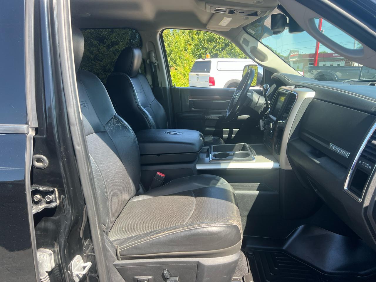 RAM 2500 4WD Mega Cab 160.5" Laramie 2014