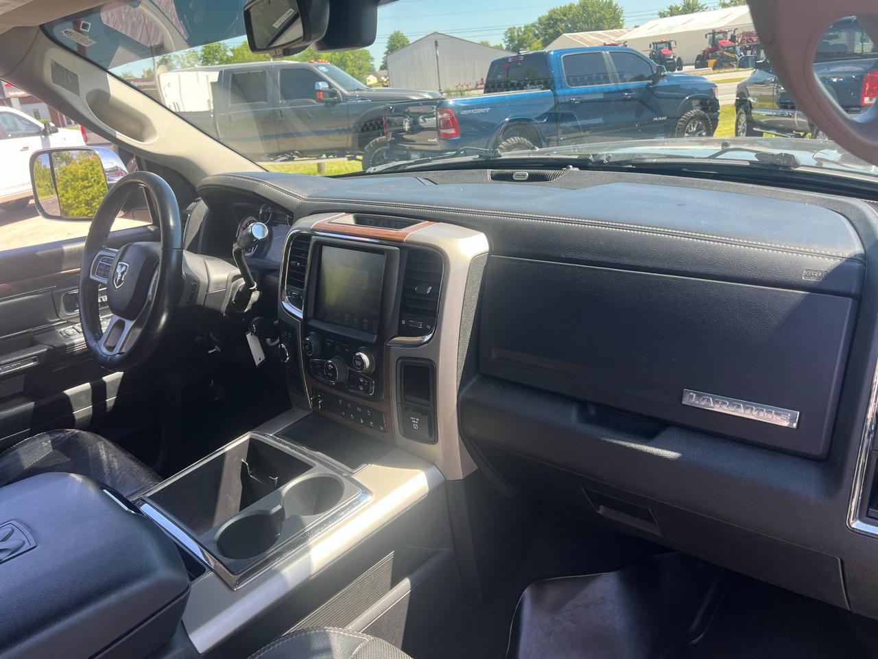 RAM 2500 4WD Mega Cab 160.5" Laramie 2014