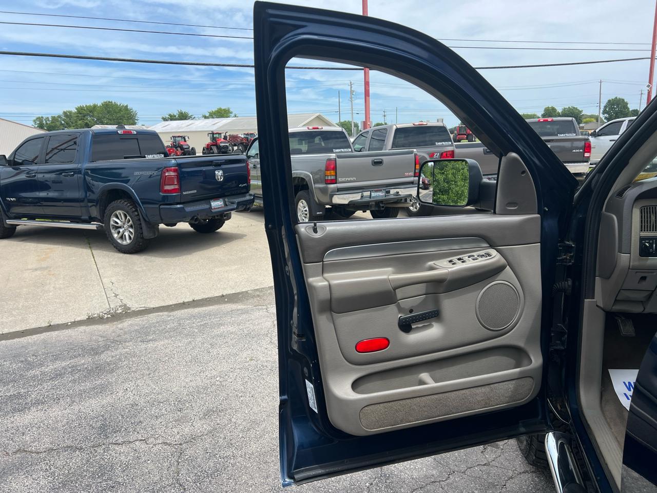 Dodge Ram 2500 4dr Quad Cab 140.5" WB 4WD SLT 2004