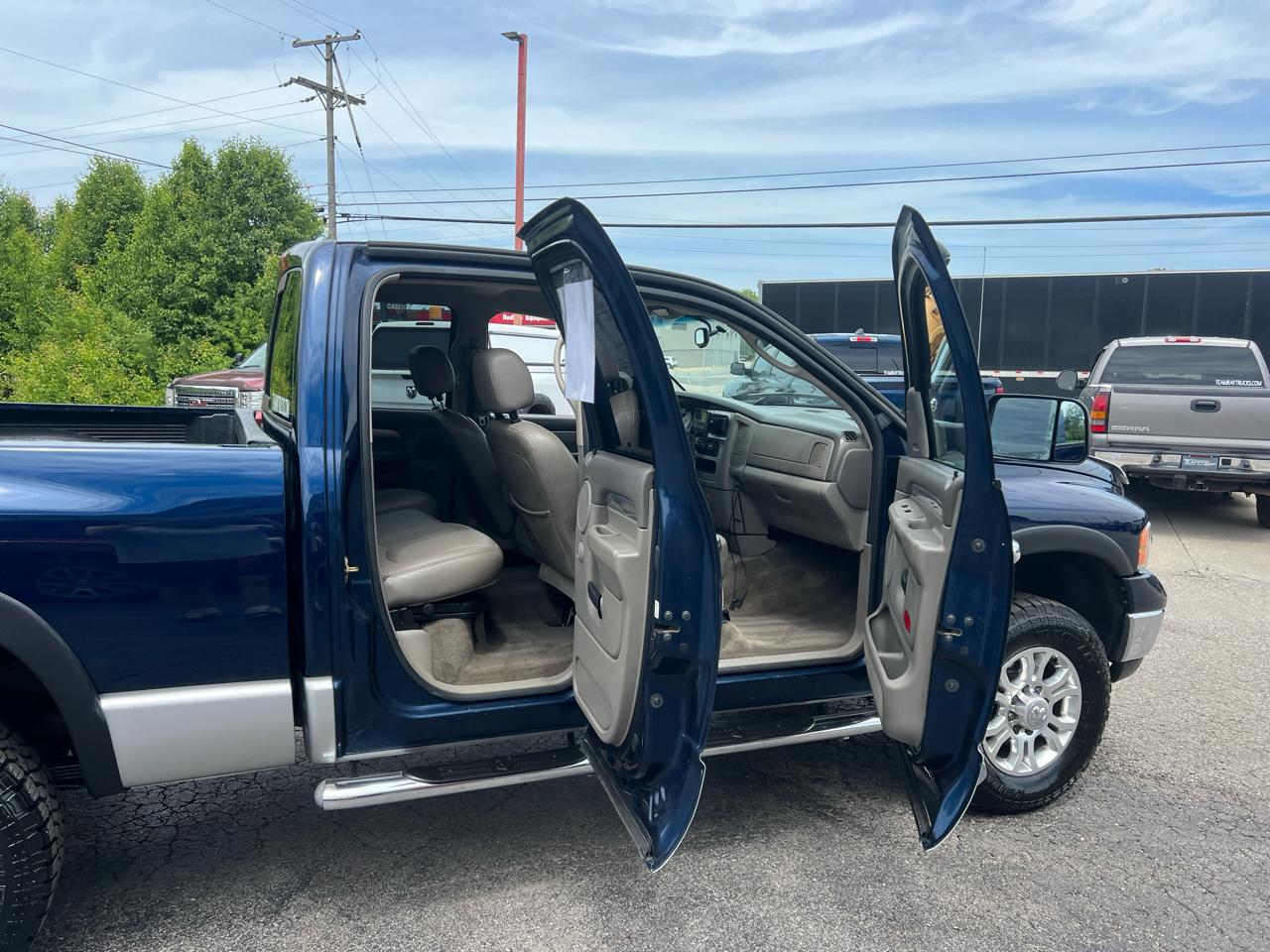 Dodge Ram 2500 4dr Quad Cab 140.5" WB 4WD SLT 2004
