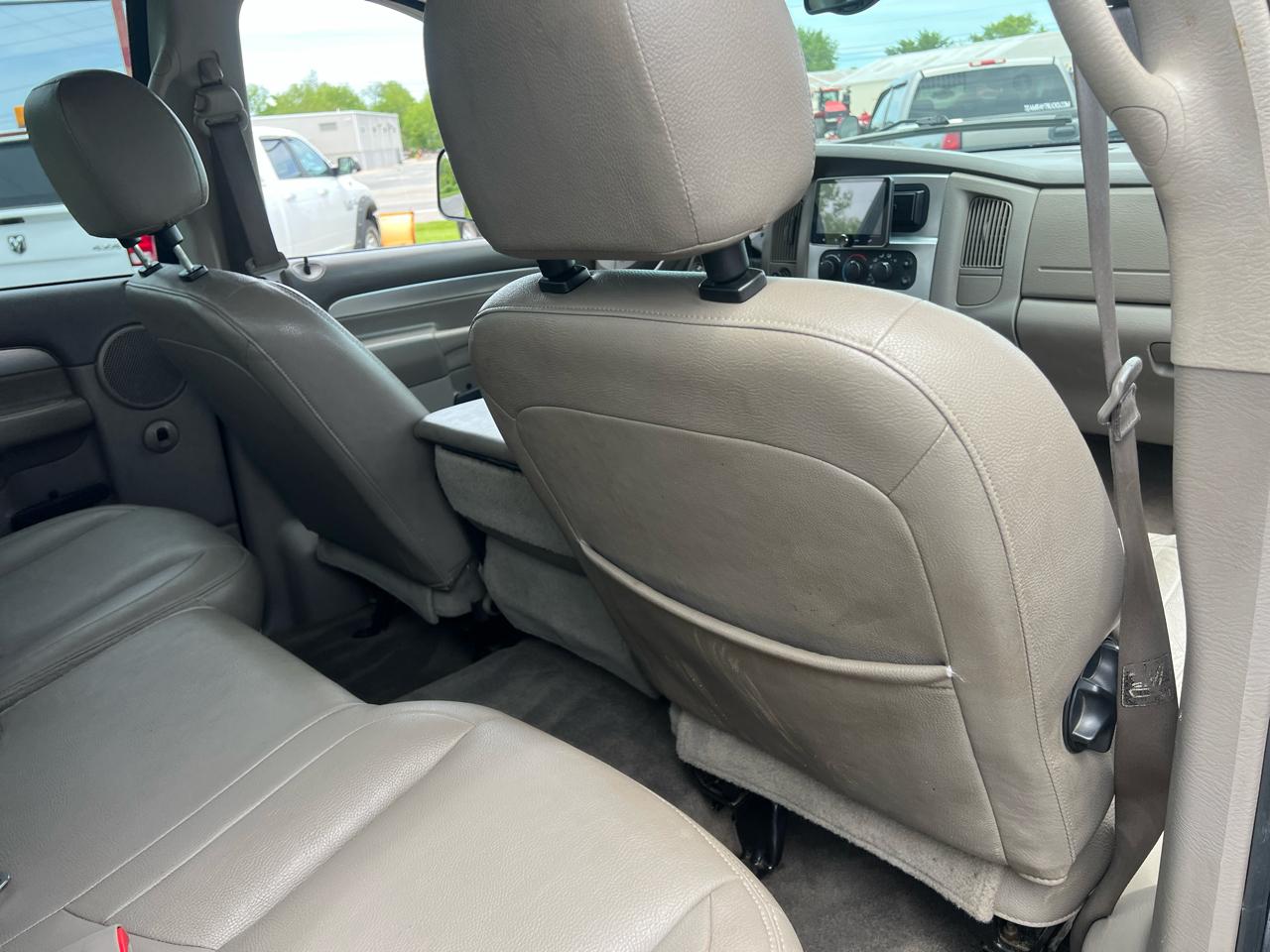 Dodge Ram 2500 4dr Quad Cab 140.5" WB 4WD SLT 2004