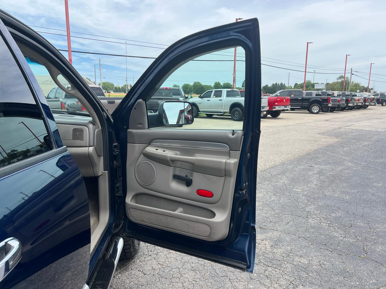 Dodge Ram 2500 4dr Quad Cab 140.5" WB 4WD SLT 2004