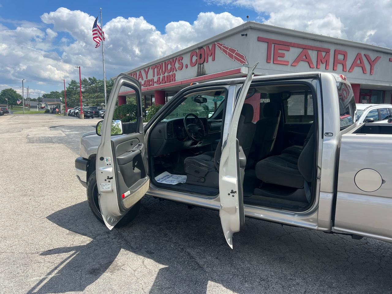 Chevrolet Silverado 2500HD Crew Cab 153" WB 4WD LS 2004
