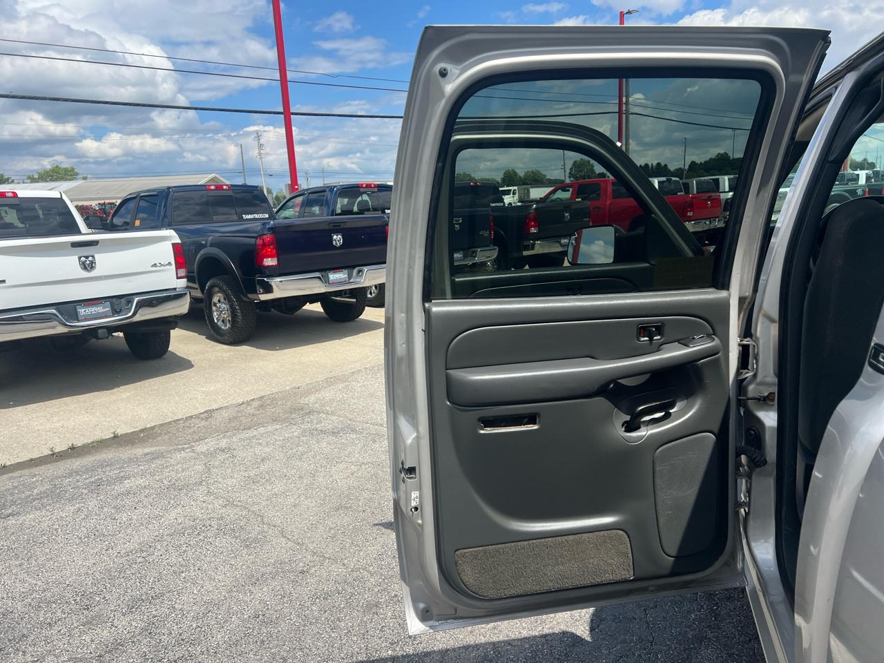 Chevrolet Silverado 2500HD Crew Cab 153" WB 4WD LS 2004