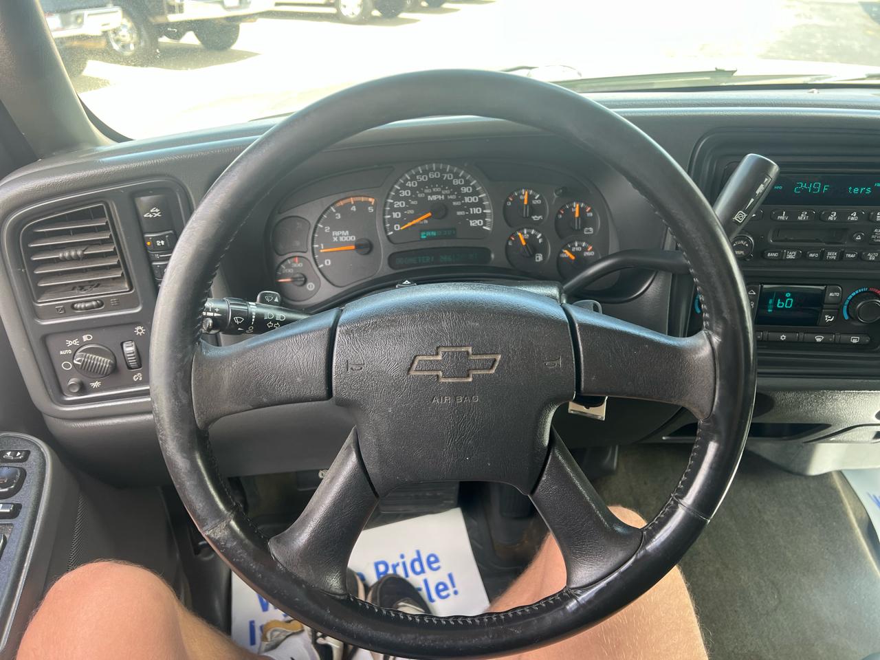 Chevrolet Silverado 2500HD Crew Cab 153" WB 4WD LS 2004