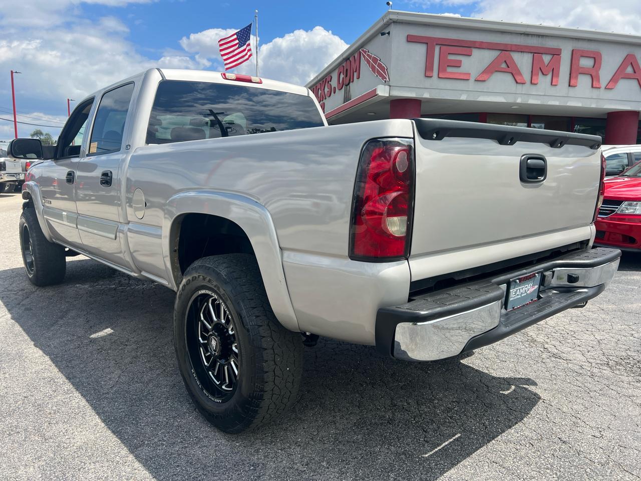 Chevrolet Silverado 2500HD Crew Cab 153" WB 4WD LS 2004