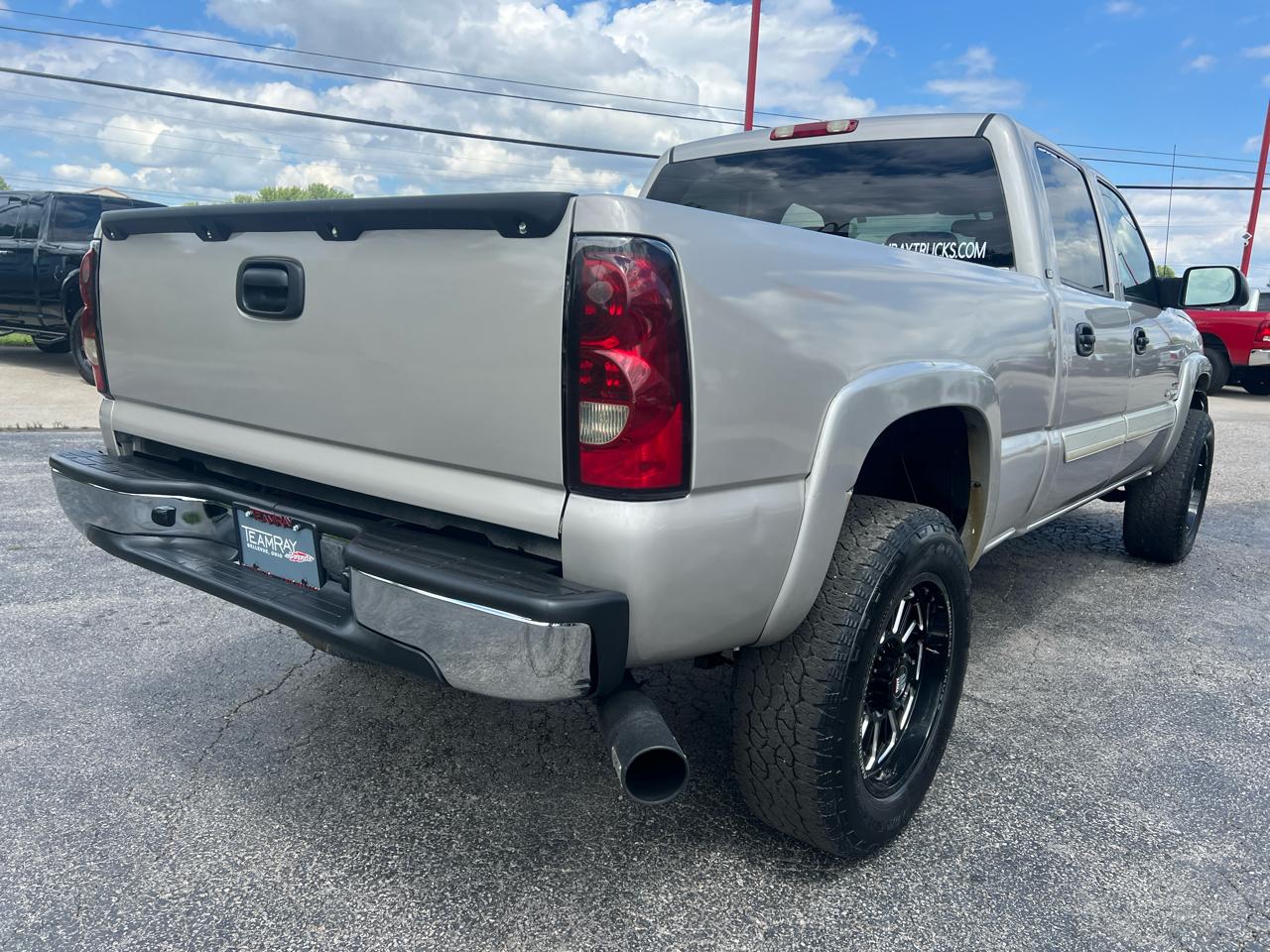 Chevrolet Silverado 2500HD Crew Cab 153" WB 4WD LS 2004