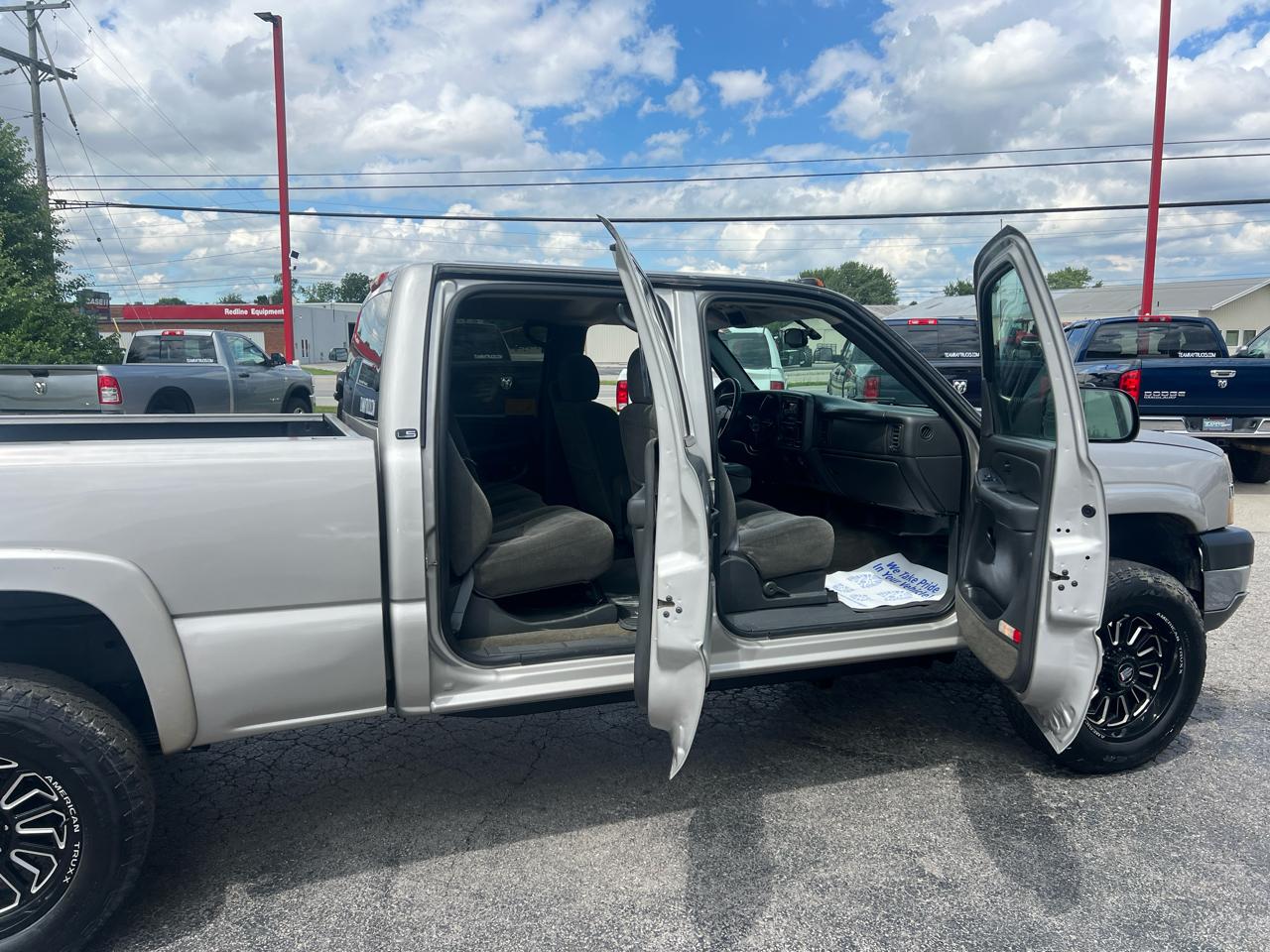 Chevrolet Silverado 2500HD Crew Cab 153" WB 4WD LS 2004