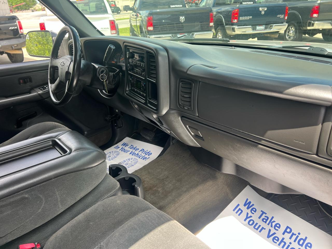 Chevrolet Silverado 2500HD Crew Cab 153" WB 4WD LS 2004