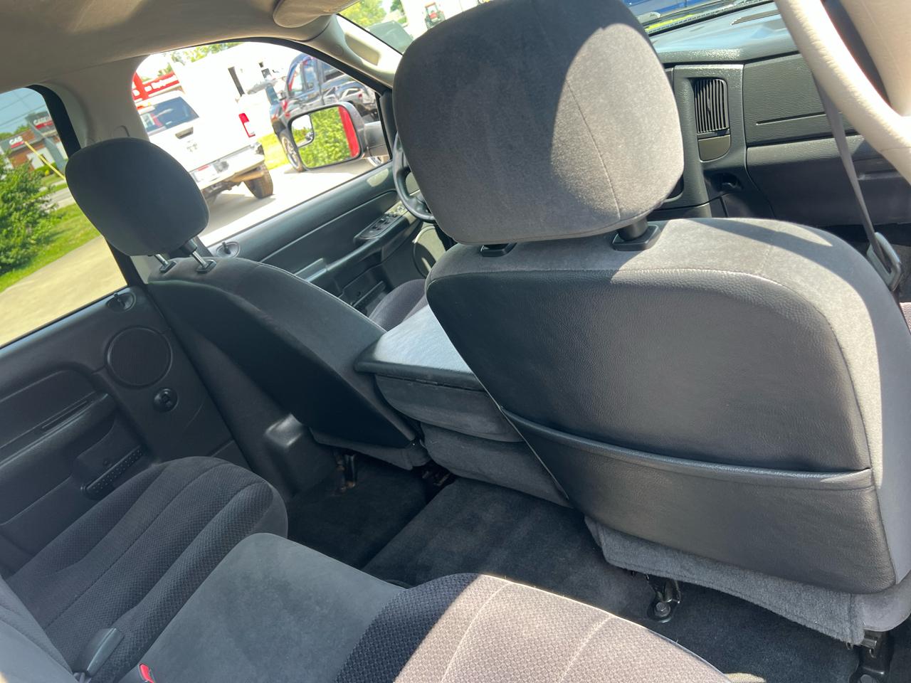 Dodge Ram 2500 4dr Quad Cab 160.5" WB 4WD SLT 2005