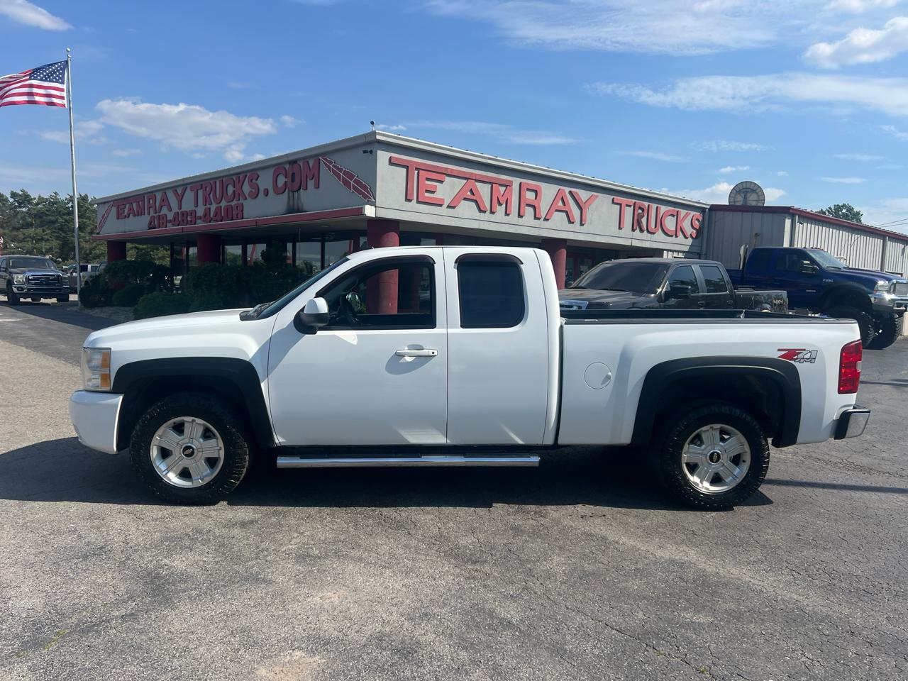 Chevrolet Silverado 1500 4WD Ext Cab 143.5" LTZ 2011