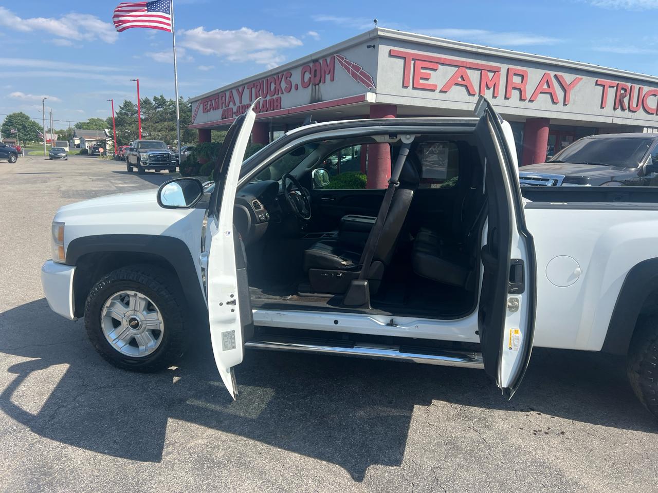 Chevrolet Silverado 1500 4WD Ext Cab 143.5" LTZ 2011