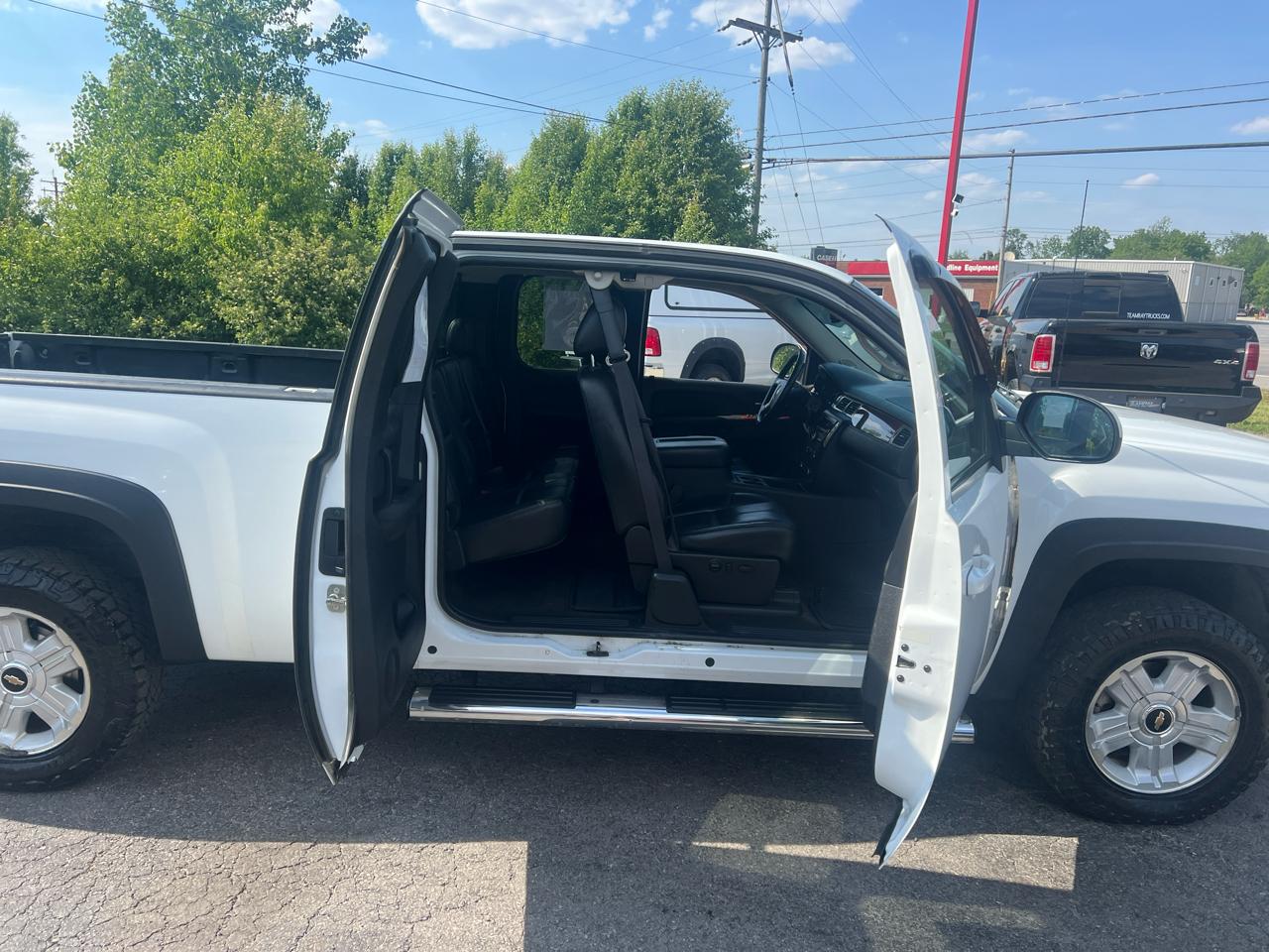 Chevrolet Silverado 1500 4WD Ext Cab 143.5" LTZ 2011
