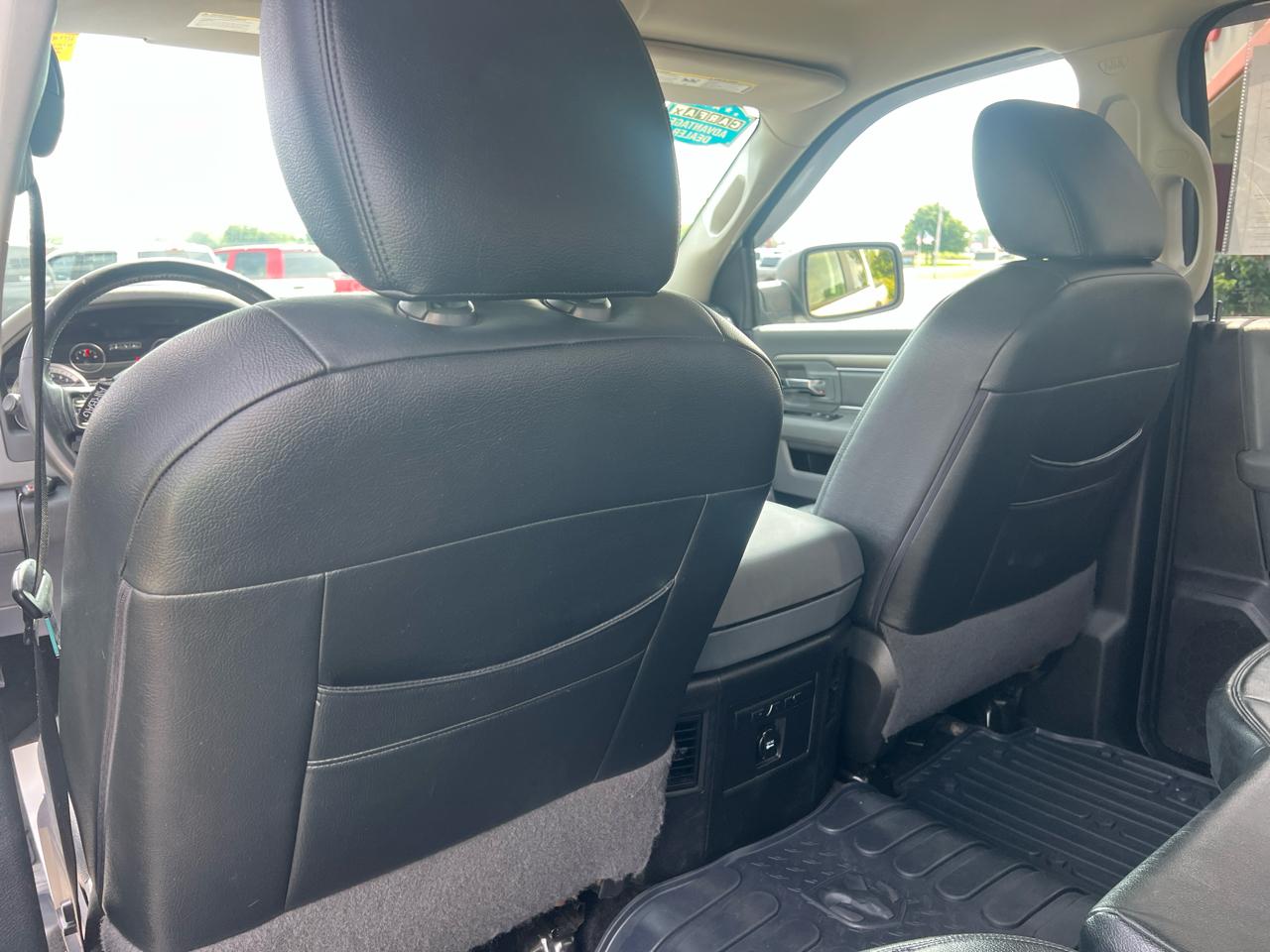 RAM 1500 4WD Crew Cab 140.5" Outdoorsman 2014