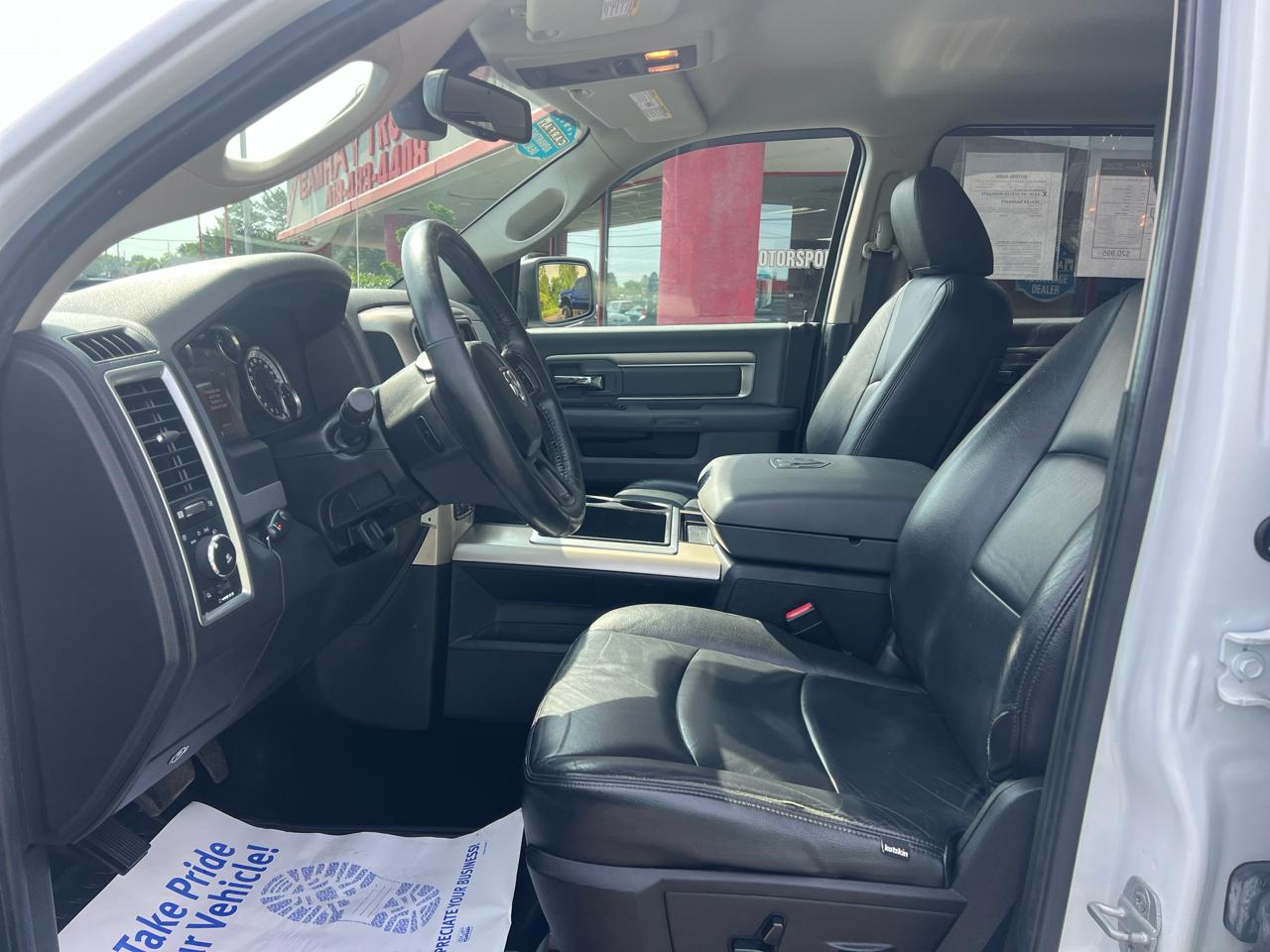 RAM 1500 4WD Crew Cab 140.5" Outdoorsman 2014