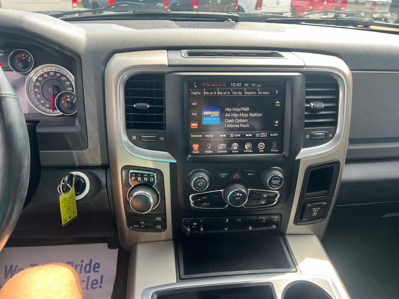 RAM 1500 4WD Crew Cab 140.5" Outdoorsman 2014