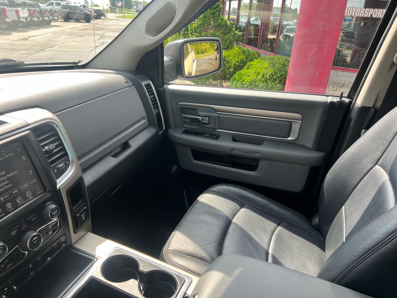 RAM 1500 4WD Crew Cab 140.5" Outdoorsman 2014