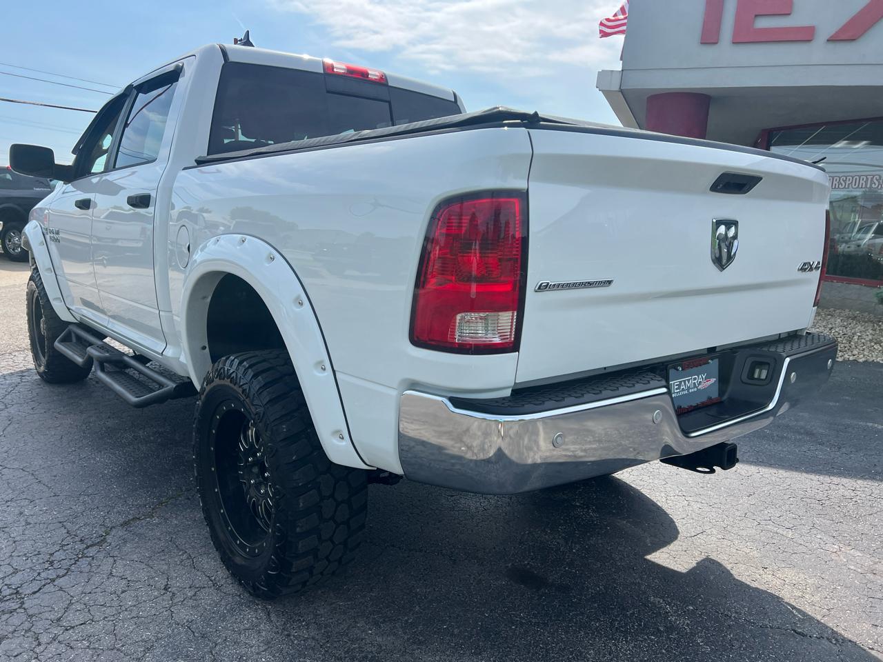 RAM 1500 4WD Crew Cab 140.5" Outdoorsman 2014