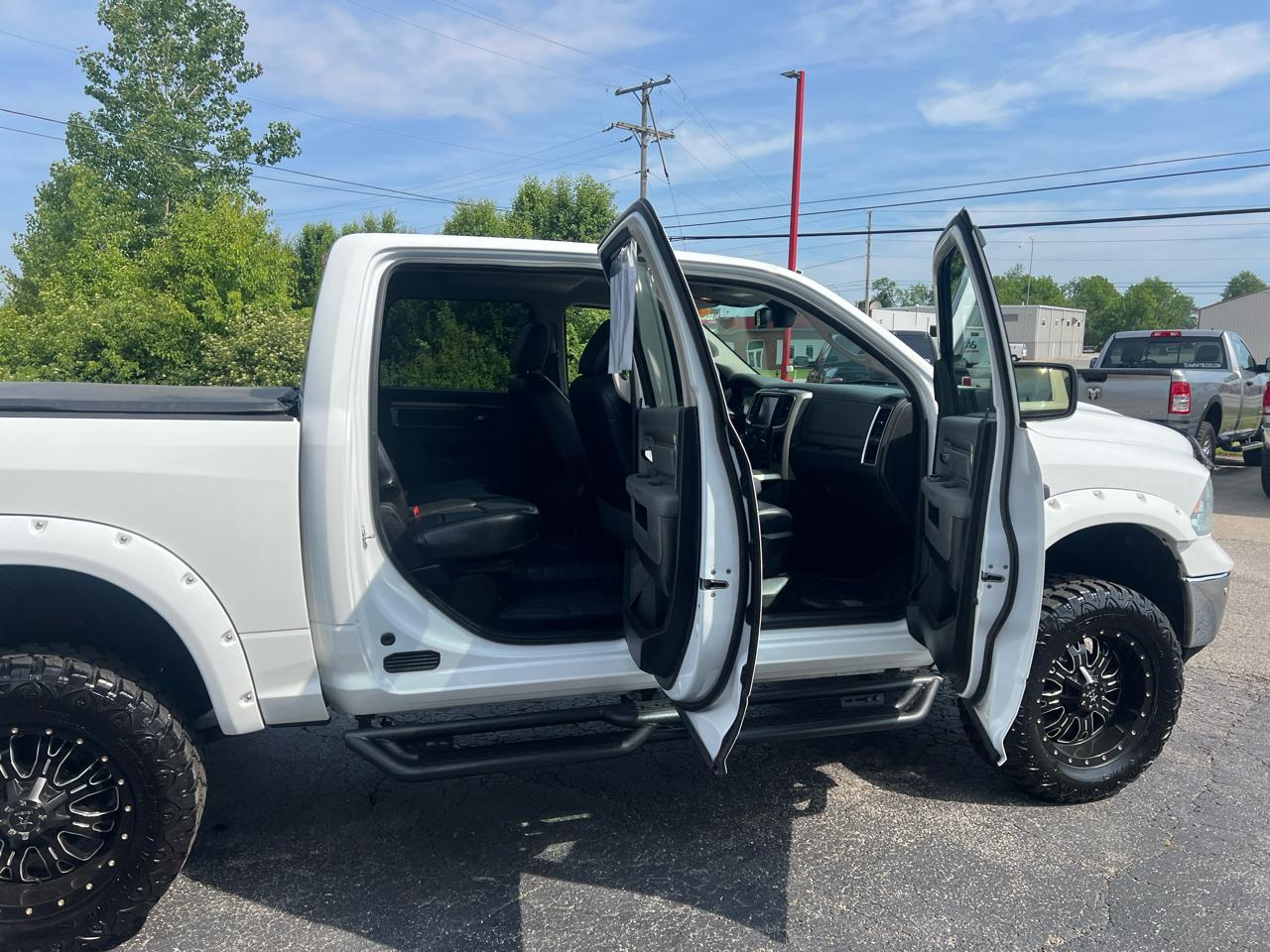 RAM 1500 4WD Crew Cab 140.5" Outdoorsman 2014