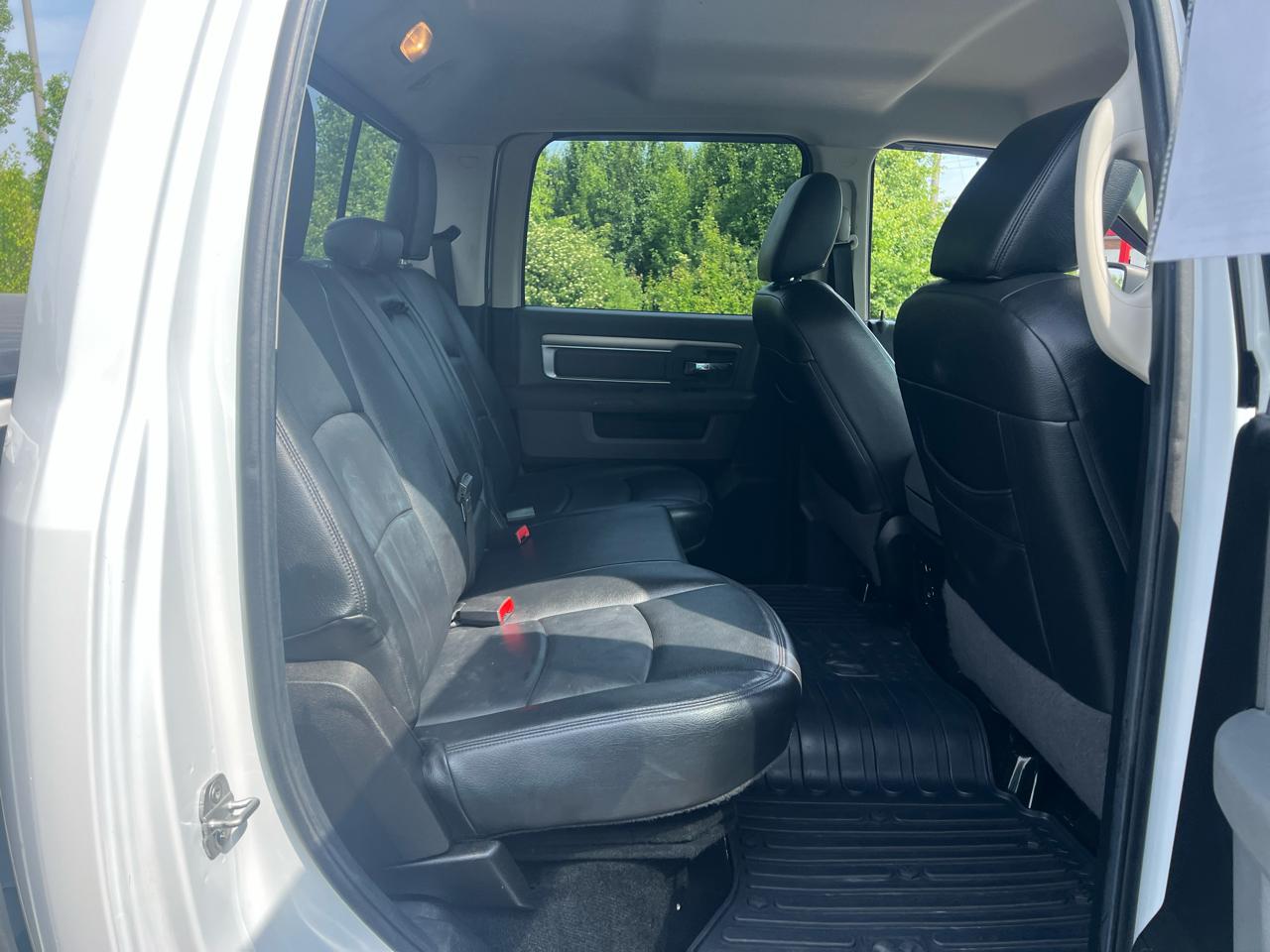RAM 1500 4WD Crew Cab 140.5" Outdoorsman 2014
