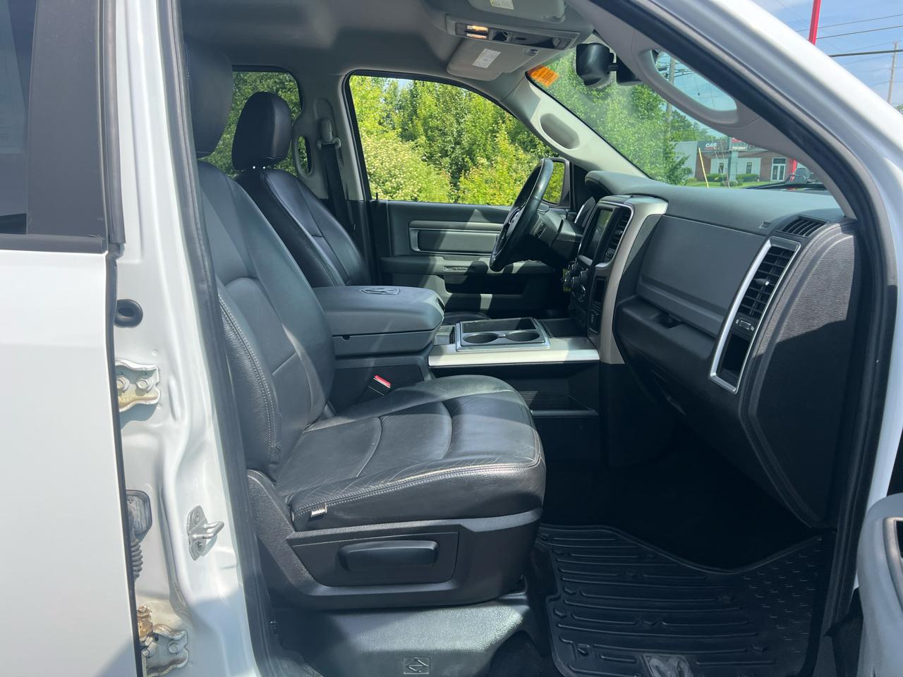 RAM 1500 4WD Crew Cab 140.5" Outdoorsman 2014
