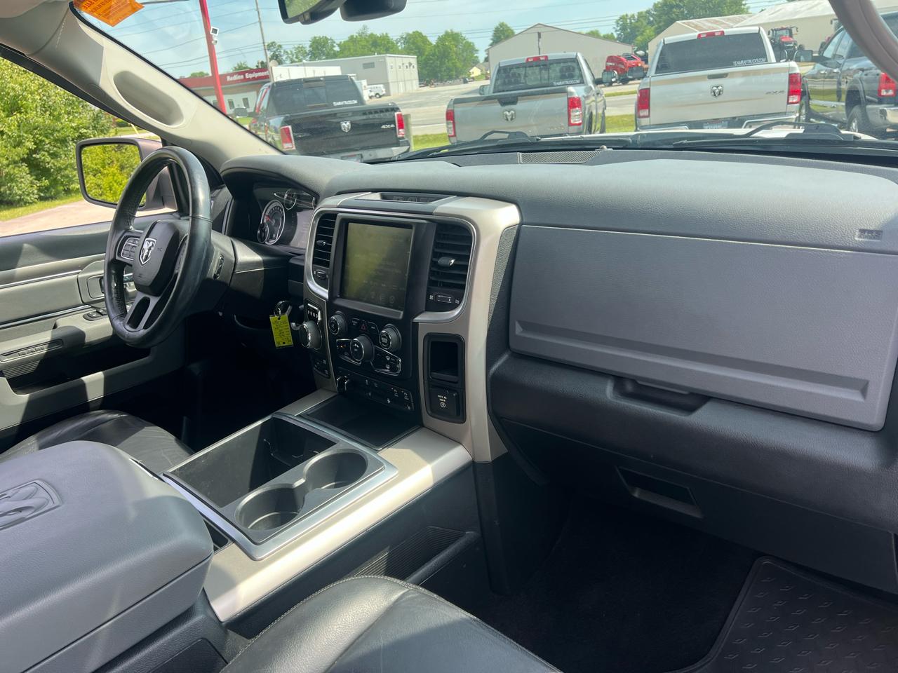 RAM 1500 4WD Crew Cab 140.5" Outdoorsman 2014
