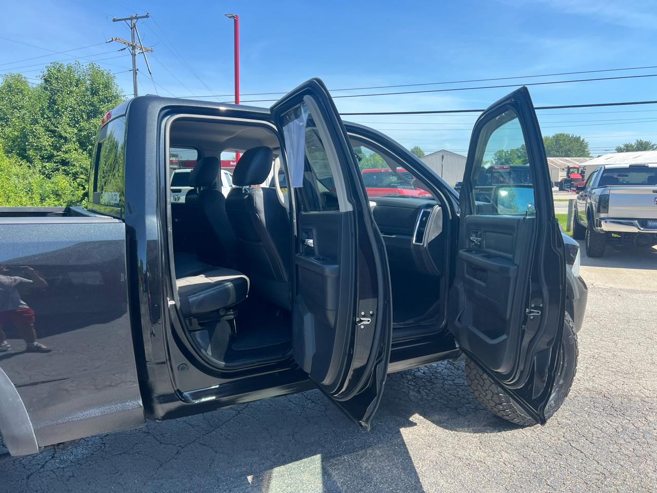 RAM 1500 4WD Quad Cab 140.5" Sport 2011