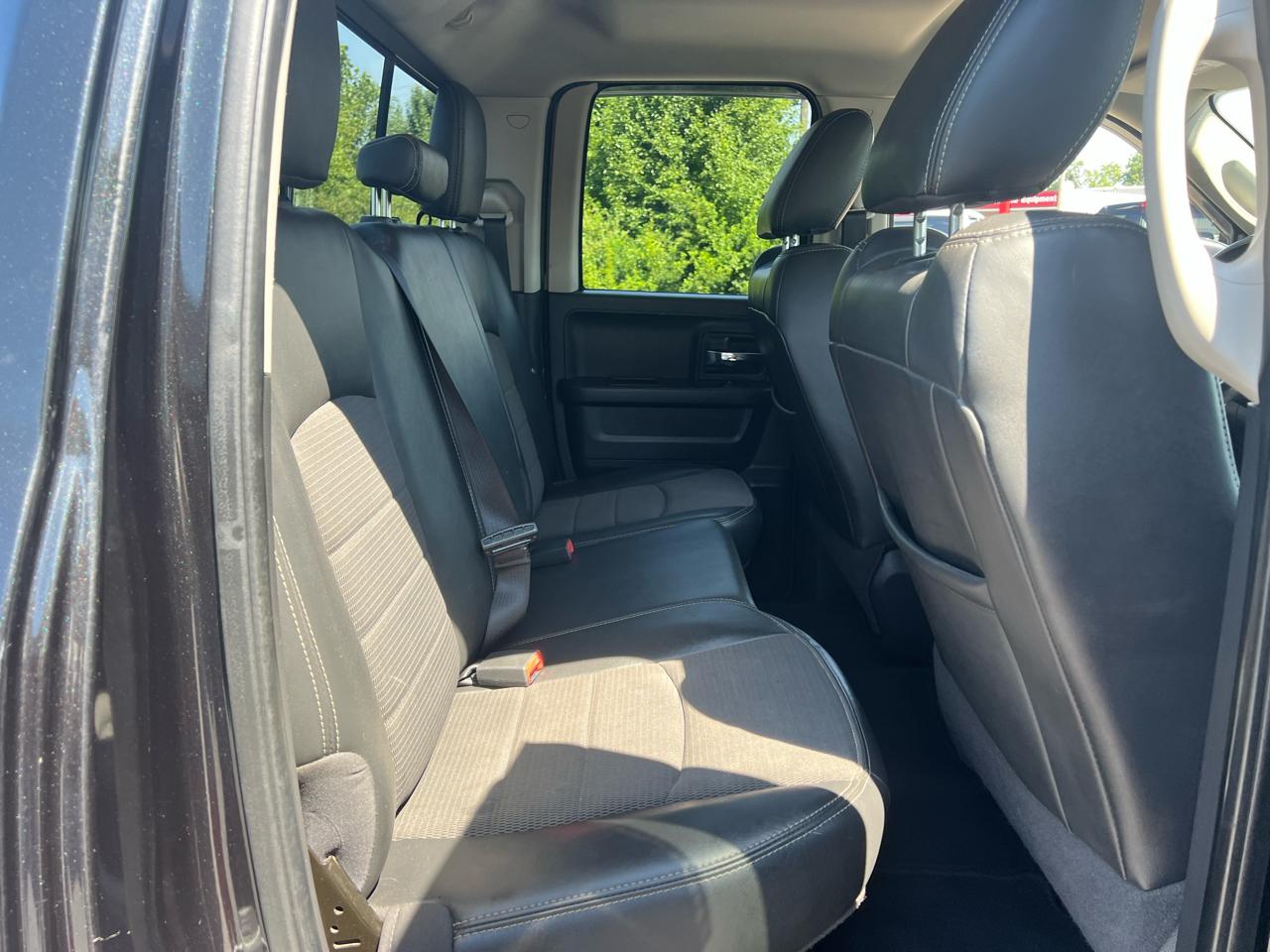 RAM 1500 4WD Quad Cab 140.5" Sport 2011