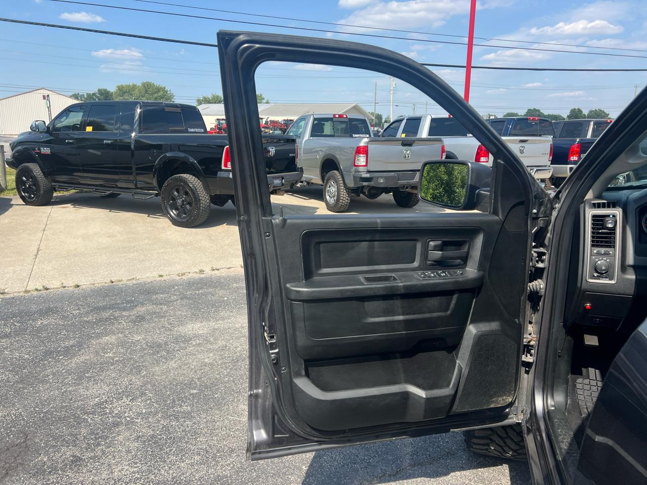 RAM 1500 Express 4x4 Quad Cab 6'4" Box 2018