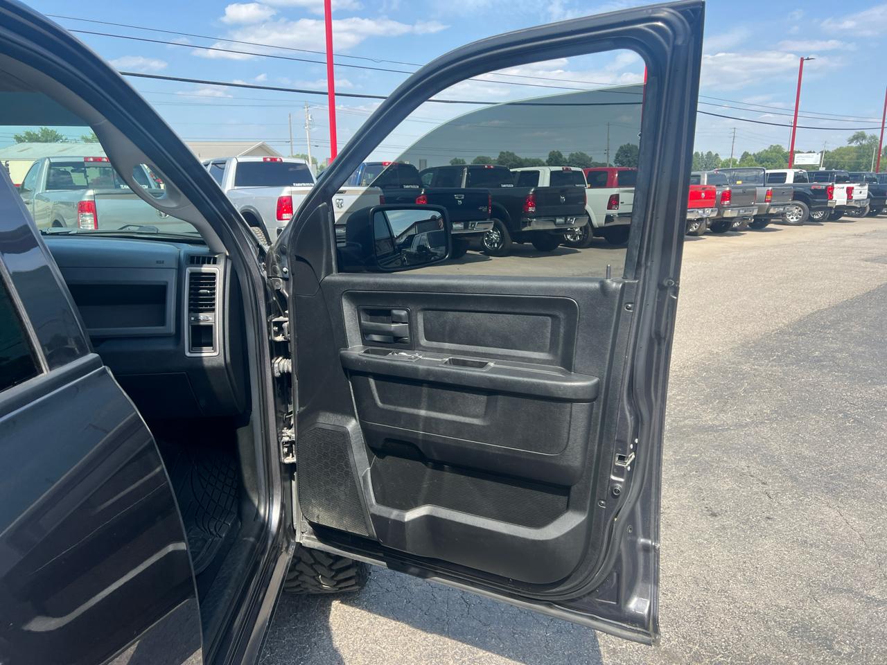 RAM 1500 Express 4x4 Quad Cab 6'4" Box 2018