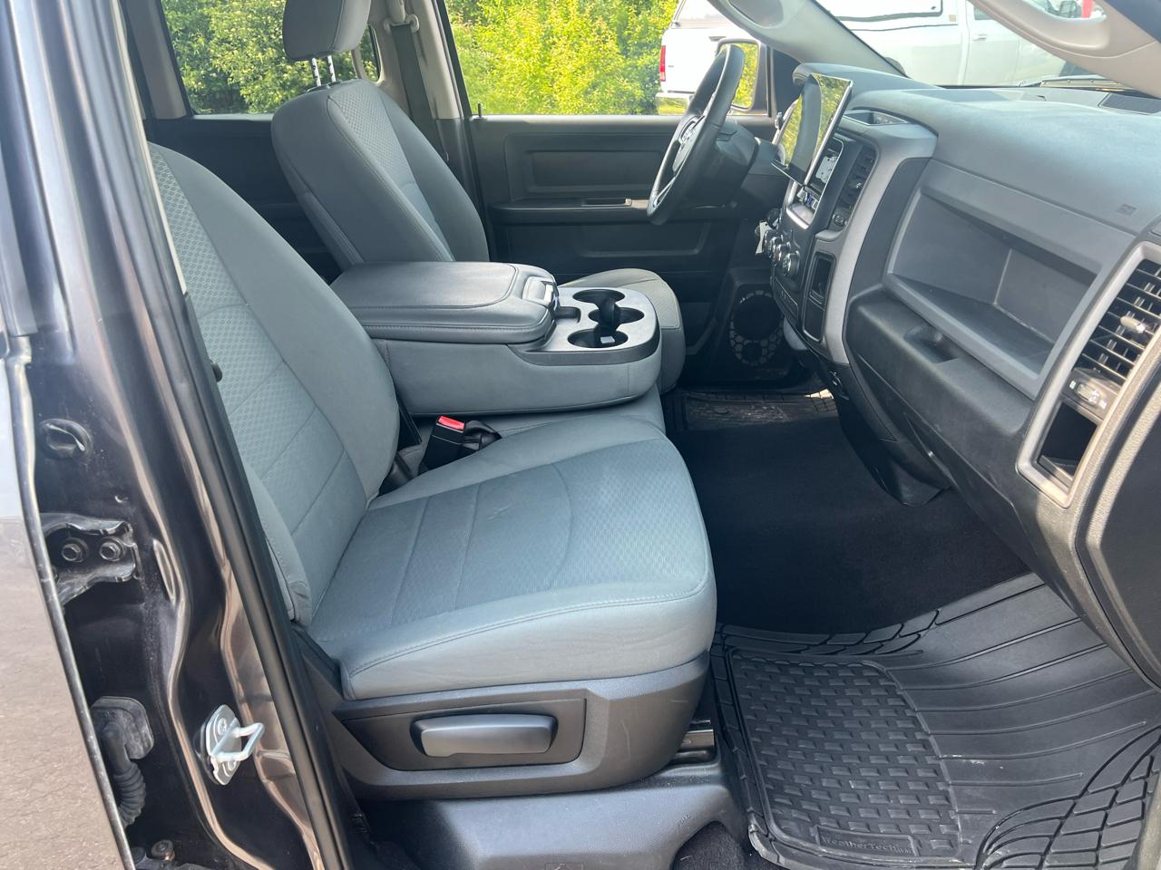 RAM 1500 Express 4x4 Quad Cab 6'4" Box 2018
