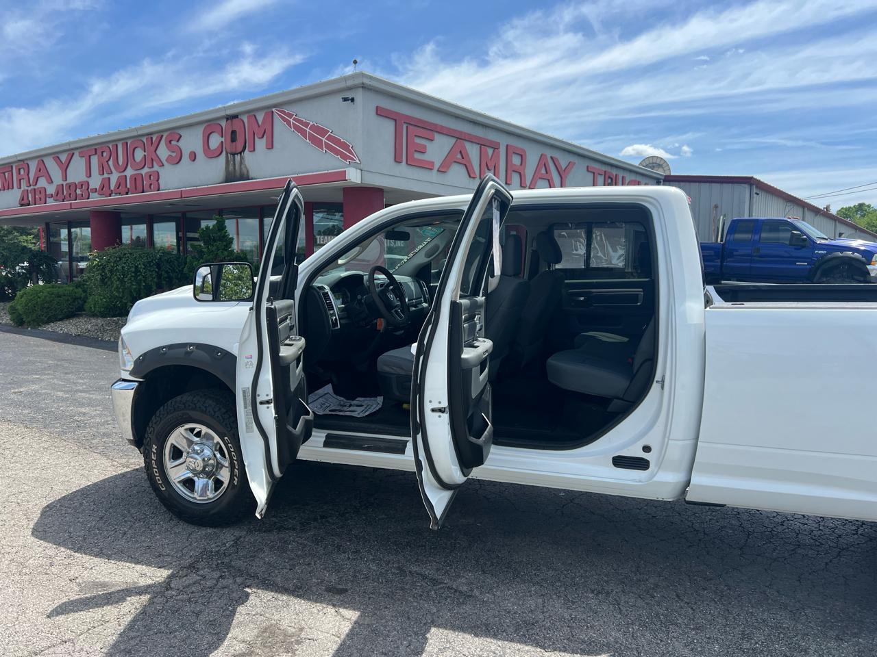 RAM 3500 SLT 4x4 Crew Cab 8' Box 2017
