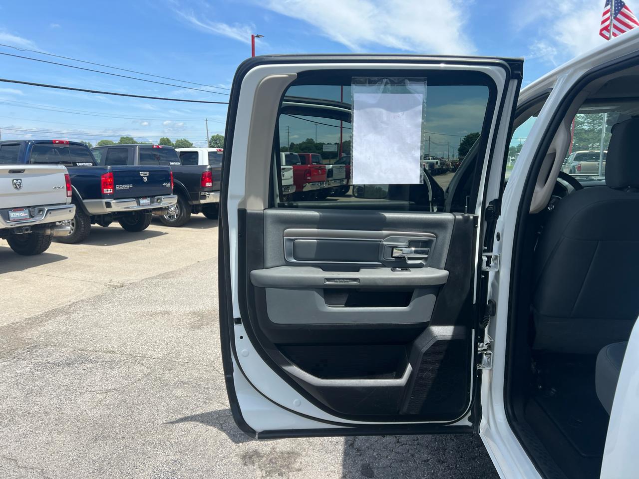 RAM 3500 SLT 4x4 Crew Cab 8' Box 2017