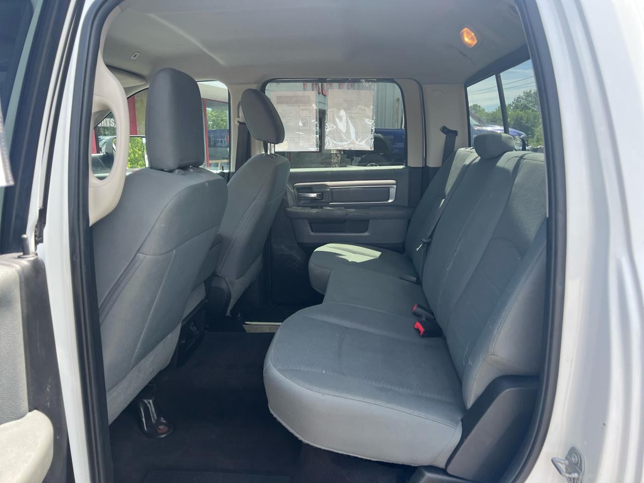 RAM 3500 SLT 4x4 Crew Cab 8' Box 2017